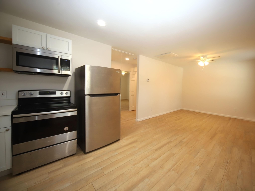 6709 Greenhurst Street - Photo 1