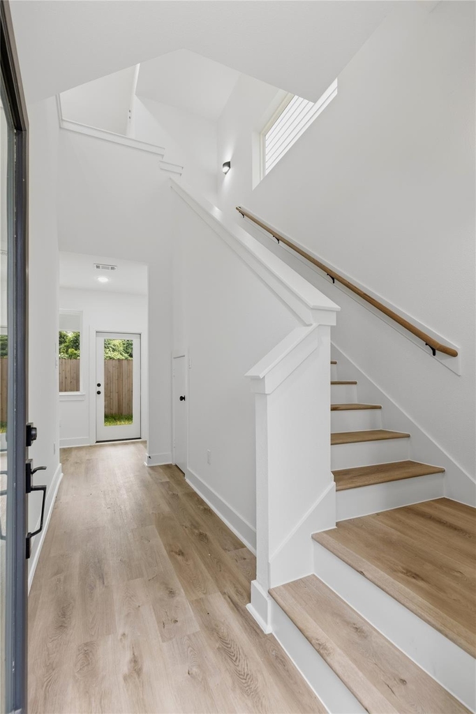 812 Elkhart Street - Photo 3