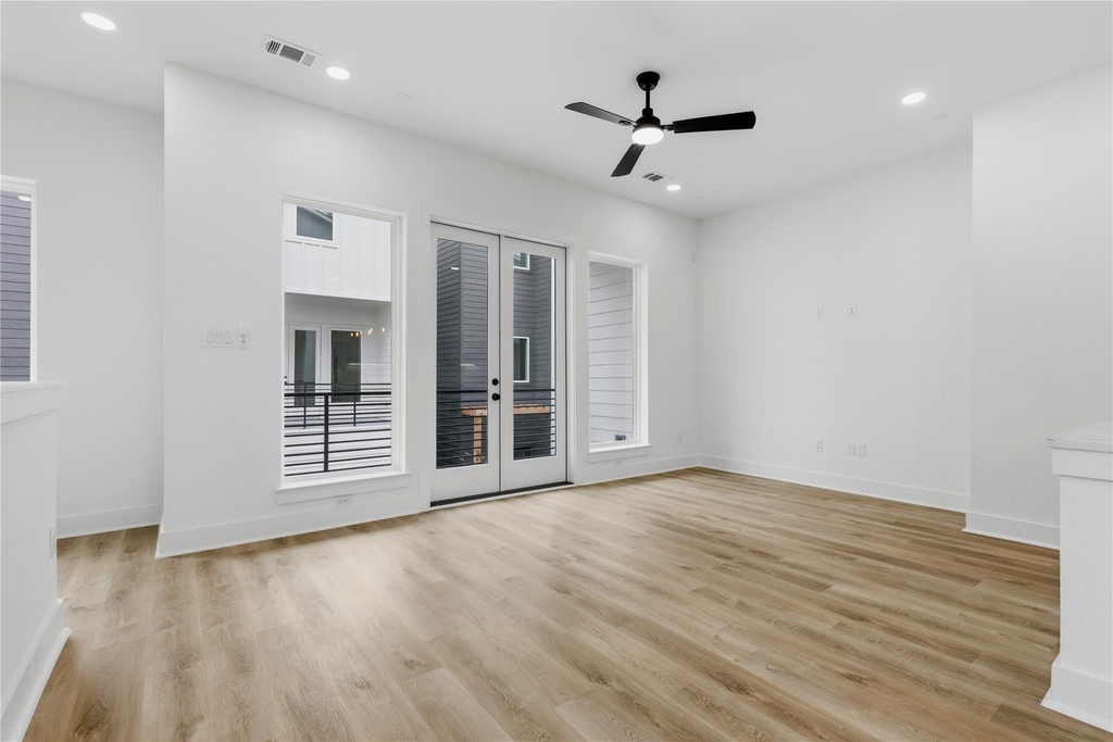 812 Elkhart Street - Photo 7
