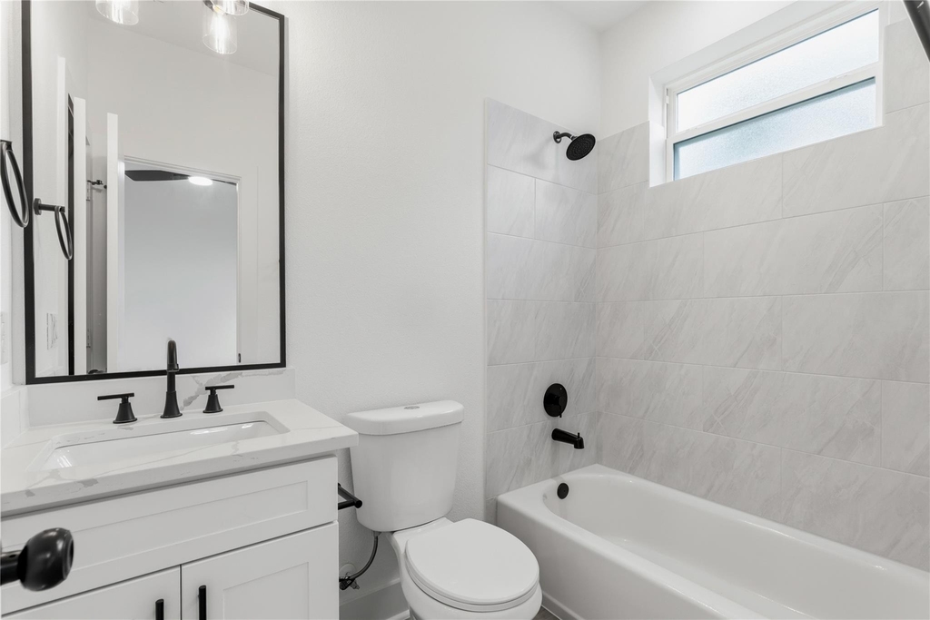 812 Elkhart Street - Photo 6