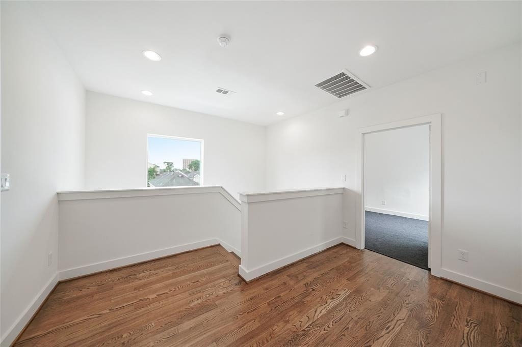 1539 W 23rd Street - Photo 15
