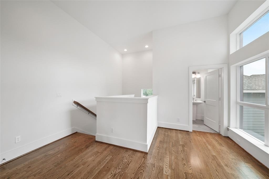1539 W 23rd Street - Photo 10