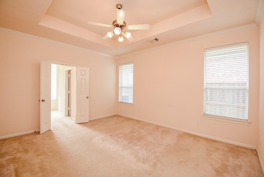 10727 Gilford Crest Drive - Photo 32