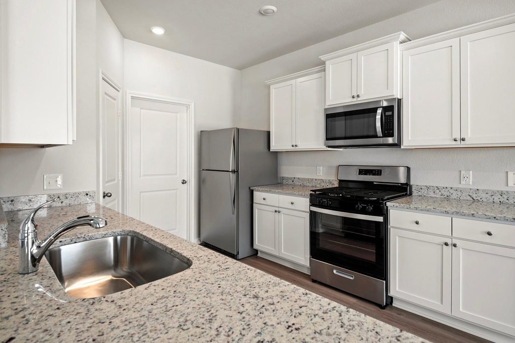 15646 Honey Cove Drive - Photo 3