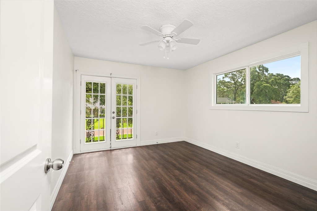 560 Landfall Lane - Photo 33