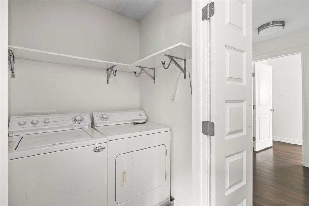 560 Landfall Lane - Photo 32