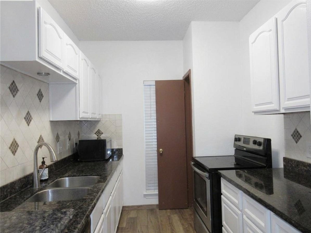 2300 Augusta Drive - Photo 3