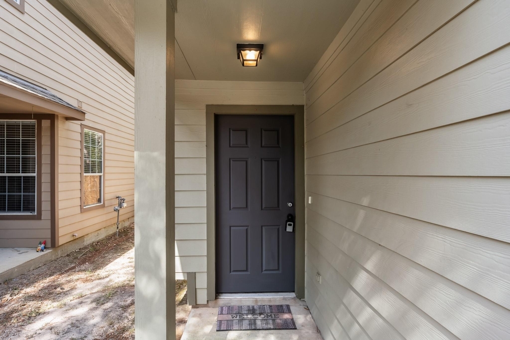 211 N Burberry Park Circle - Photo 5