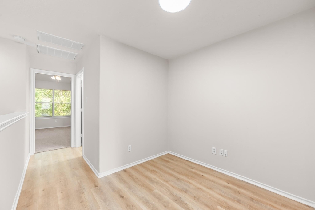 211 N Burberry Park Circle - Photo 26