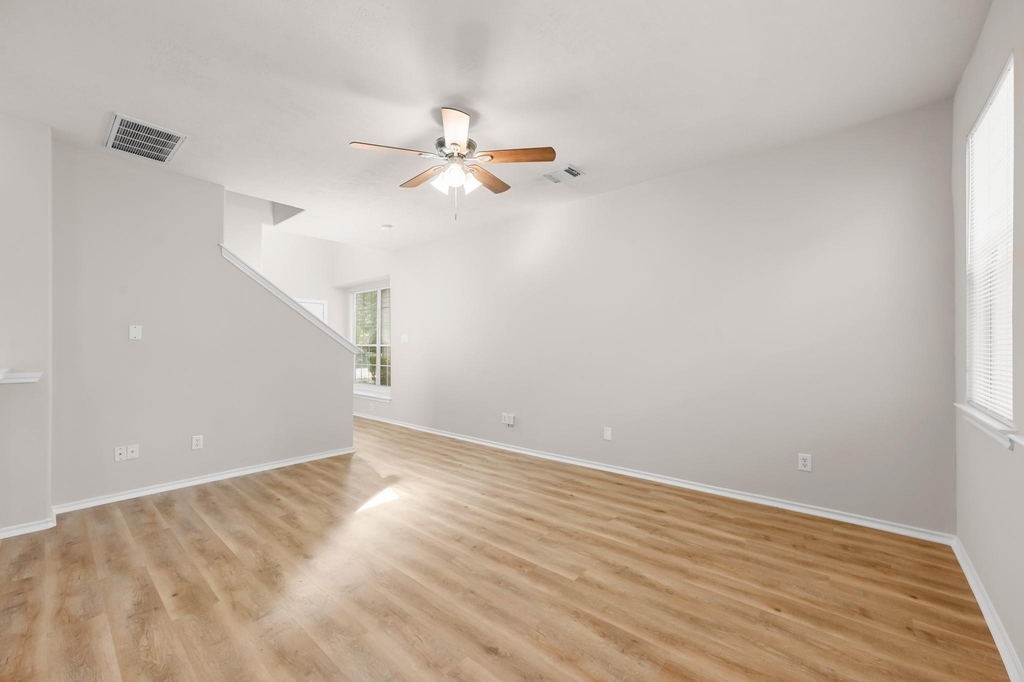211 N Burberry Park Circle - Photo 19