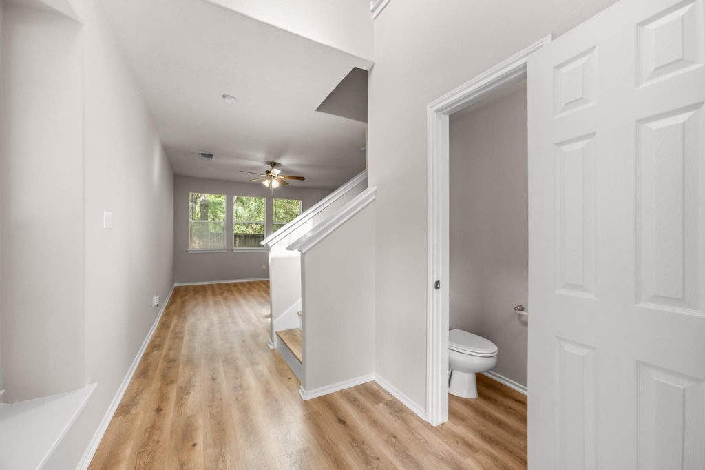 211 N Burberry Park Circle - Photo 13