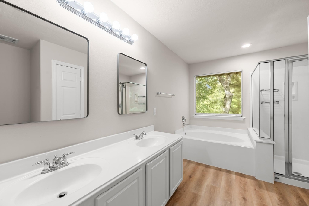 211 N Burberry Park Circle - Photo 33