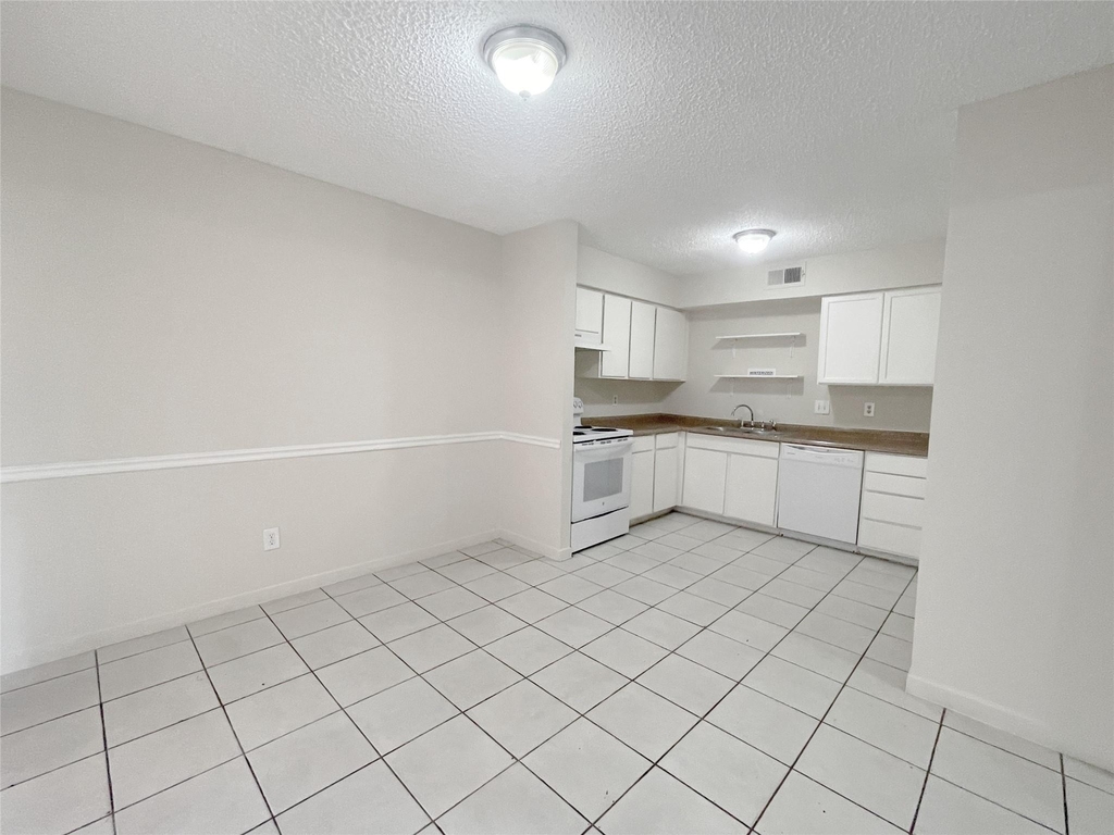 12023 Greenwood Forest Drive - Photo 5