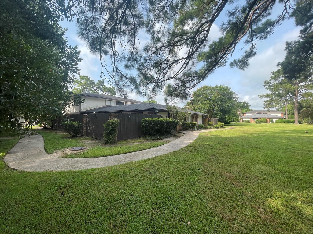 12023 Greenwood Forest Drive - Photo 22