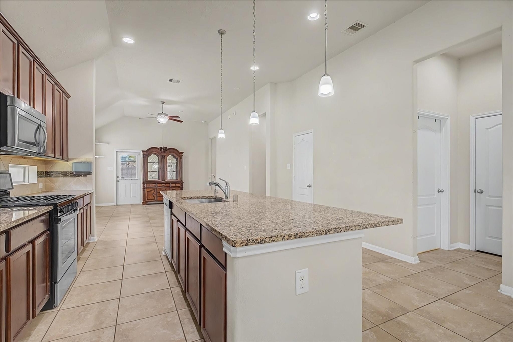 3834 Raintree Village Drive - Photo 11