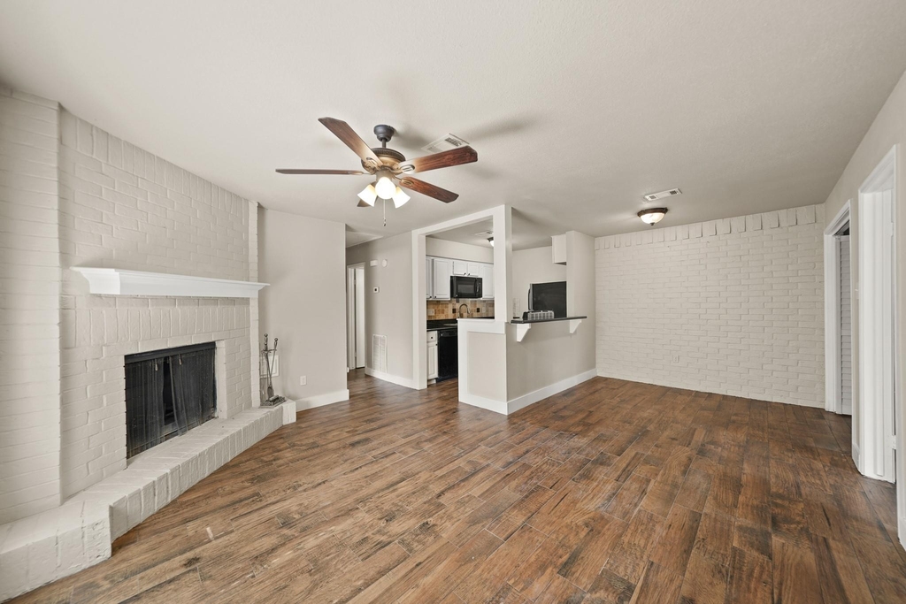 2118 N Austin Avenue - Photo 2