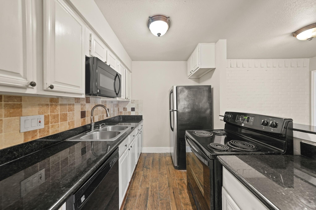 2118 N Austin Avenue - Photo 3