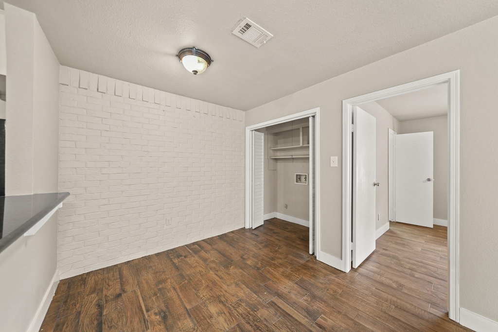 2118 N Austin Avenue - Photo 4