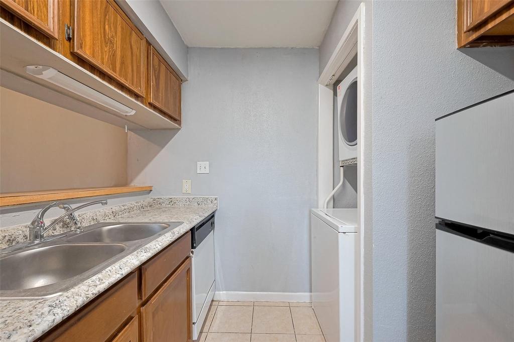 9090 S Braeswood Boulevard - Photo 15