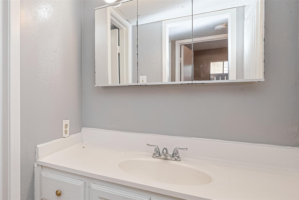 9090 S Braeswood Boulevard - Photo 31