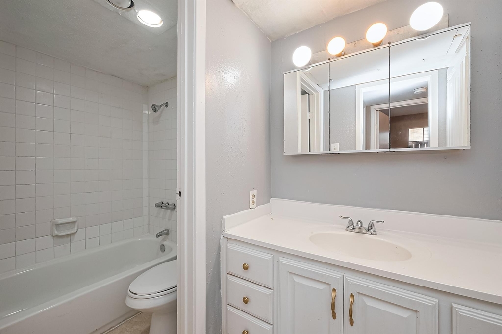 9090 S Braeswood Boulevard - Photo 30