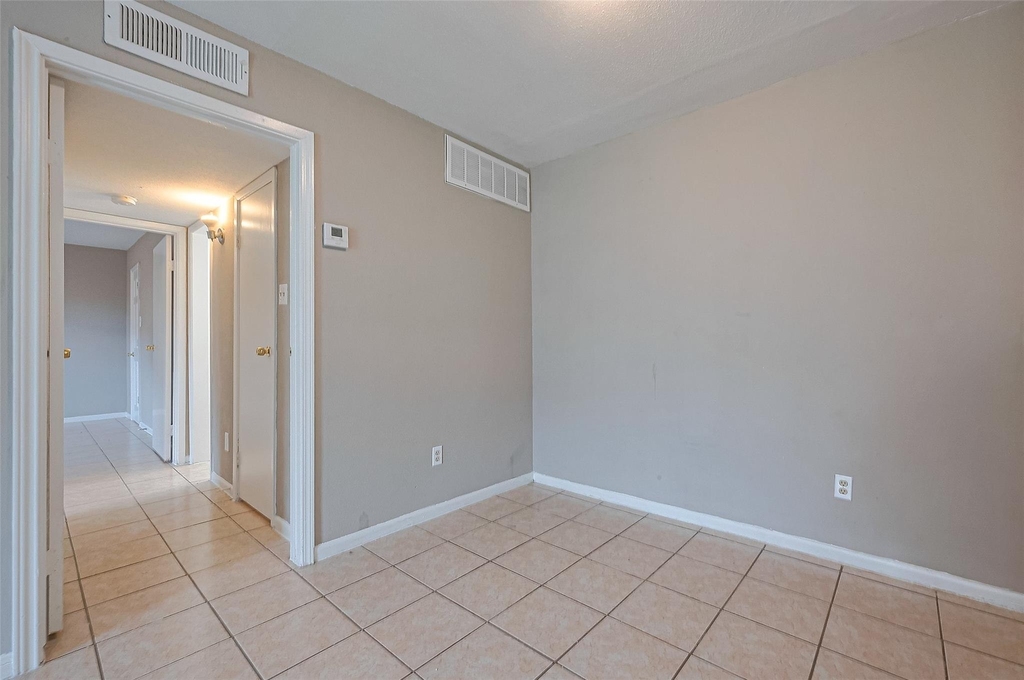 9090 S Braeswood Boulevard - Photo 8