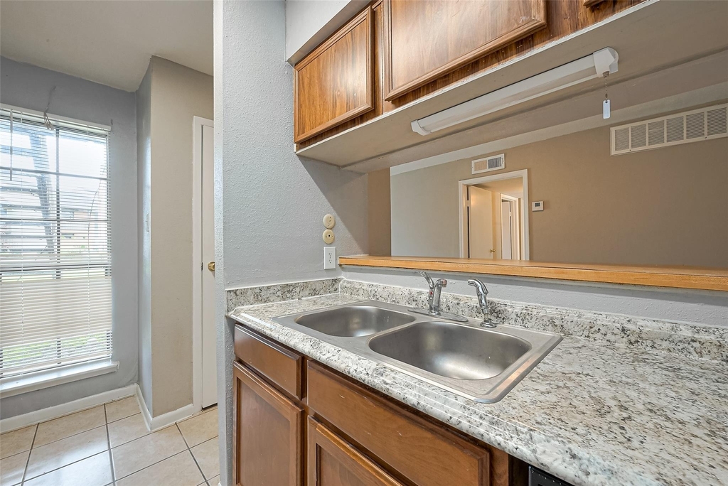 9090 S Braeswood Boulevard - Photo 18