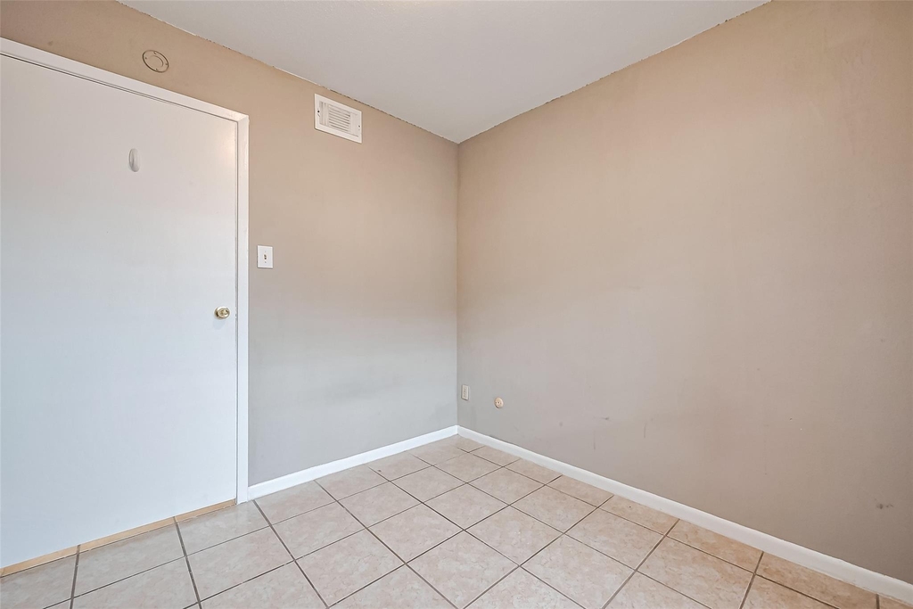9090 S Braeswood Boulevard - Photo 23
