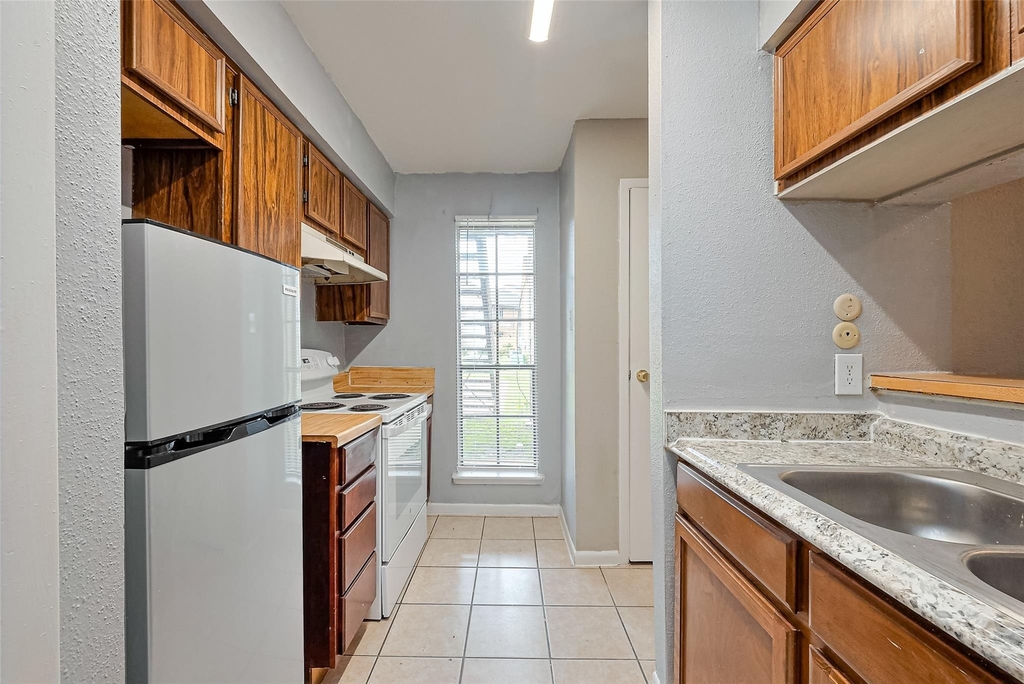 9090 S Braeswood Boulevard - Photo 19