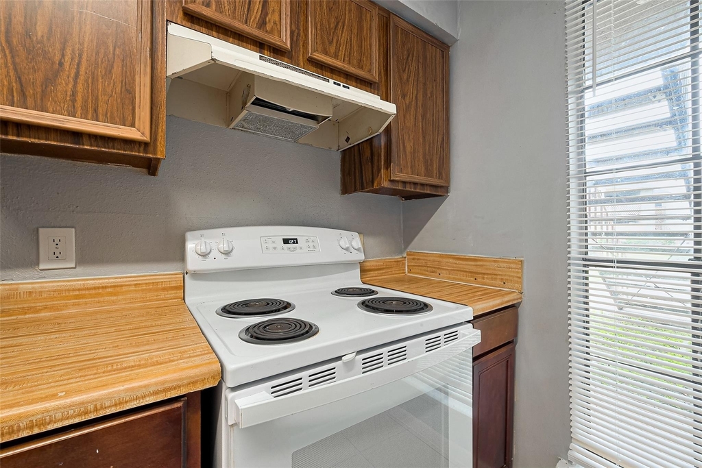 9090 S Braeswood Boulevard - Photo 13