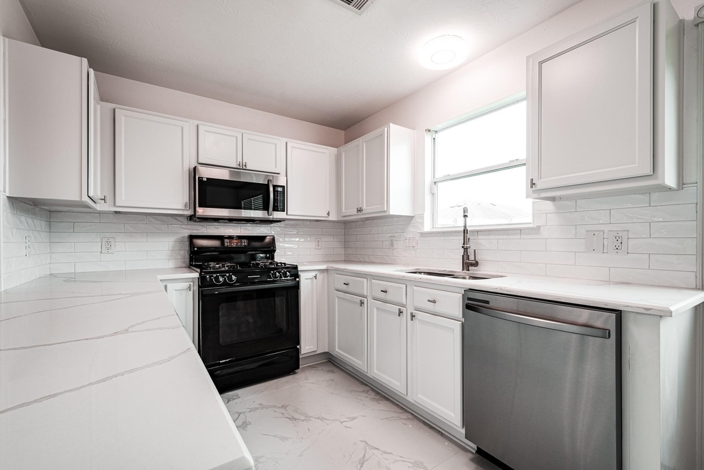 4435 Crossvine Avenue - Photo 5