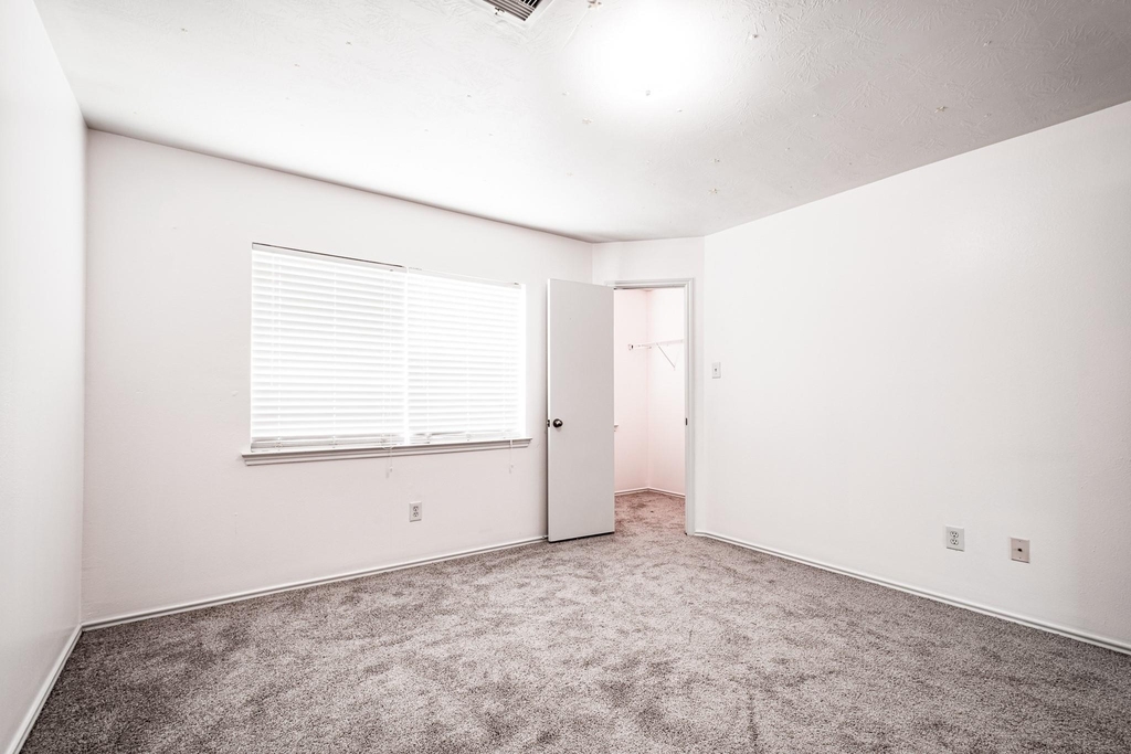 4435 Crossvine Avenue - Photo 12