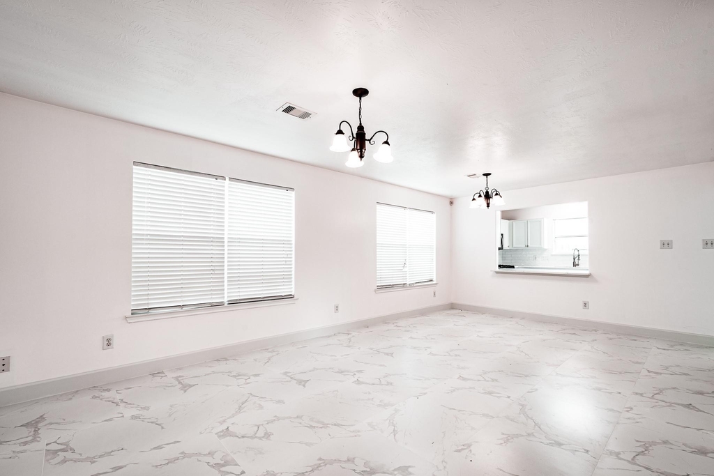 4435 Crossvine Avenue - Photo 2