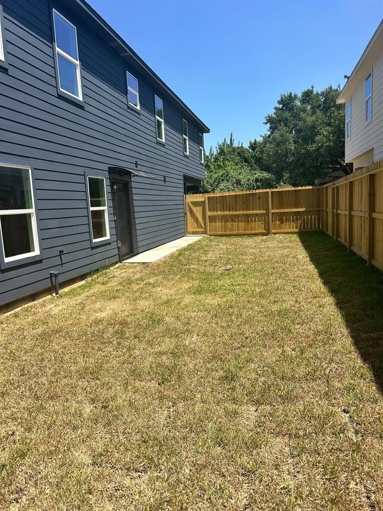 8415 Mahalia Drive - Photo 9
