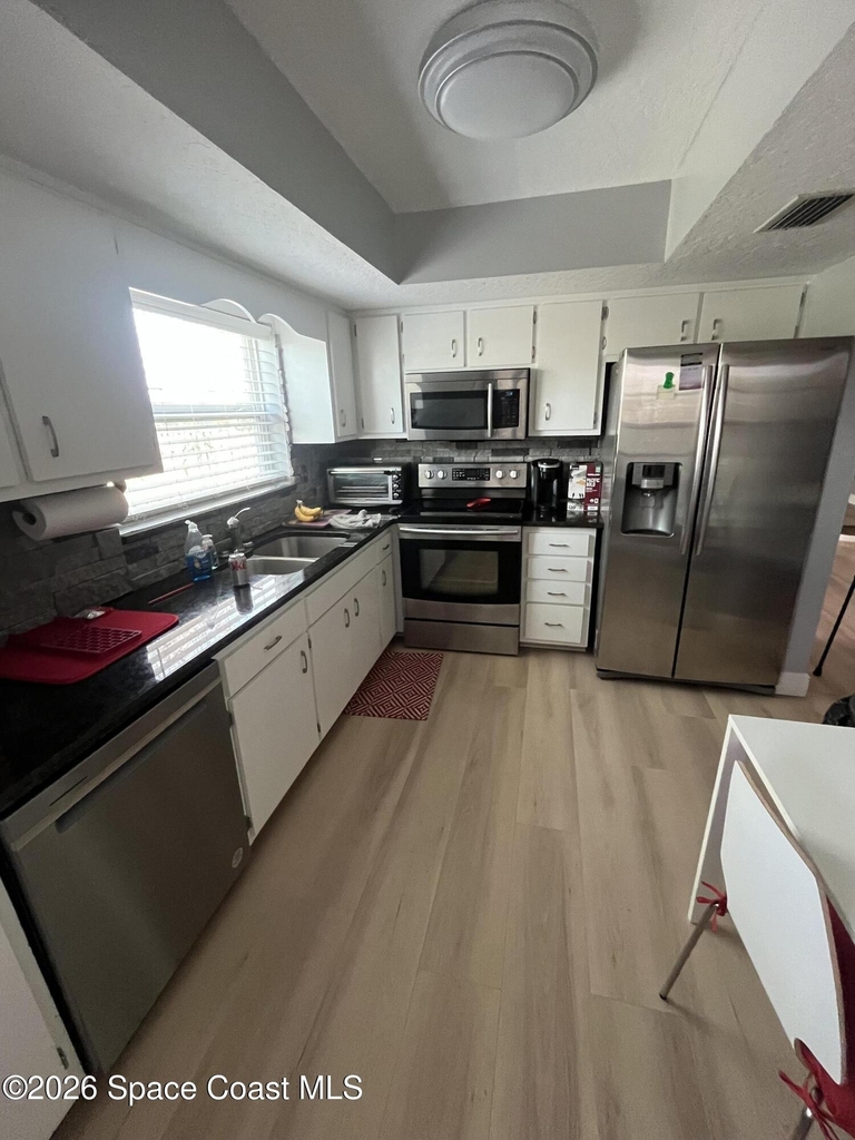 190 Seawind Drive - Photo 2
