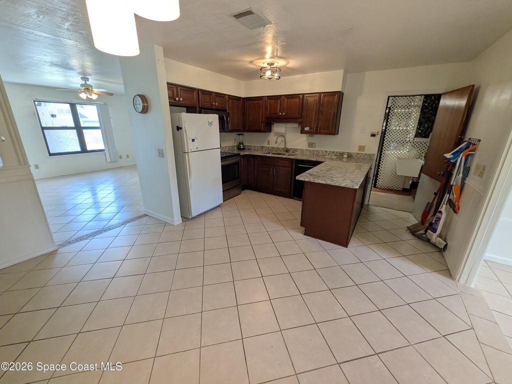 239 Americana Boulevard Nw - Photo 1