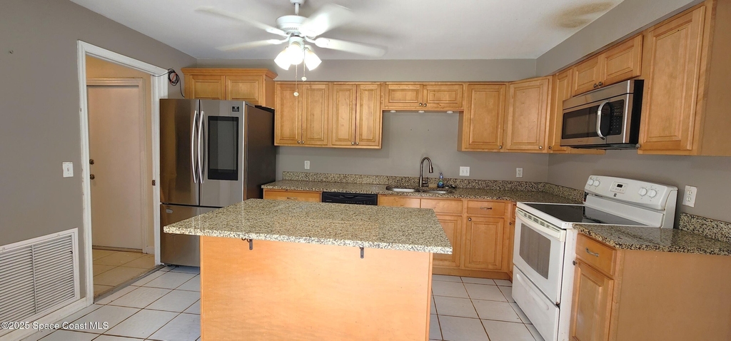 5901 Aires Avenue - Photo 8