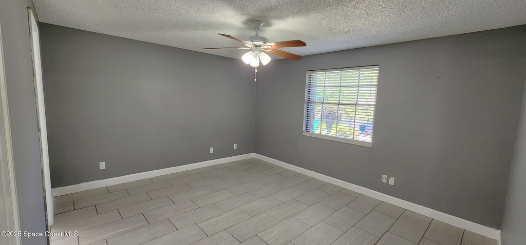 5901 Aires Avenue - Photo 11