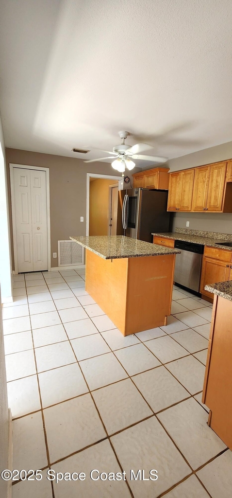 5901 Aires Avenue - Photo 6