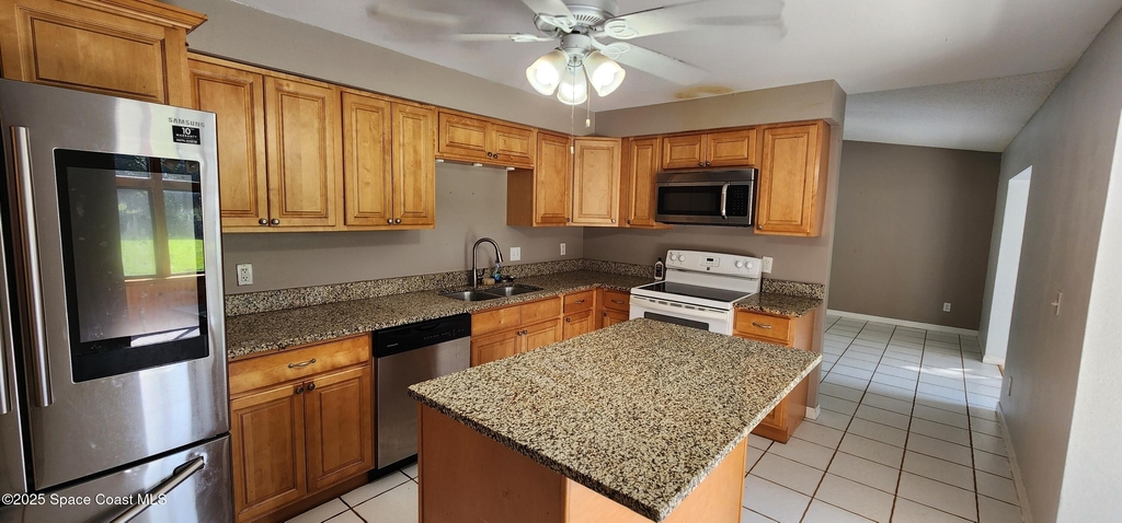 5901 Aires Avenue - Photo 7