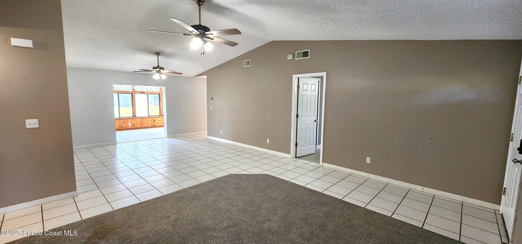 5901 Aires Avenue - Photo 4