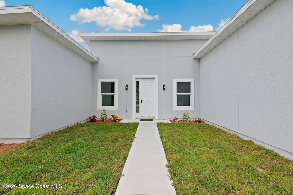 746 Harriet Avenue Sw - Photo 1