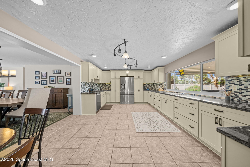 121 Algonquin Terrace - Photo 12