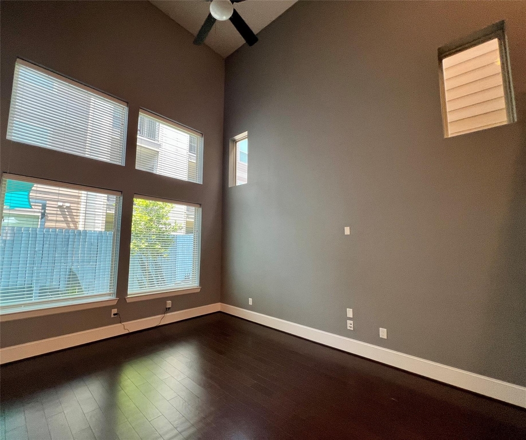 8832 Ashbloom Lane - Photo 3