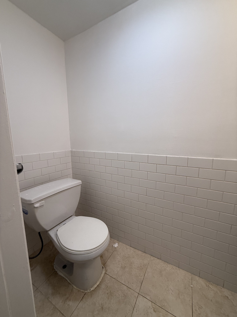 1399 Greene Avenue - Photo 9