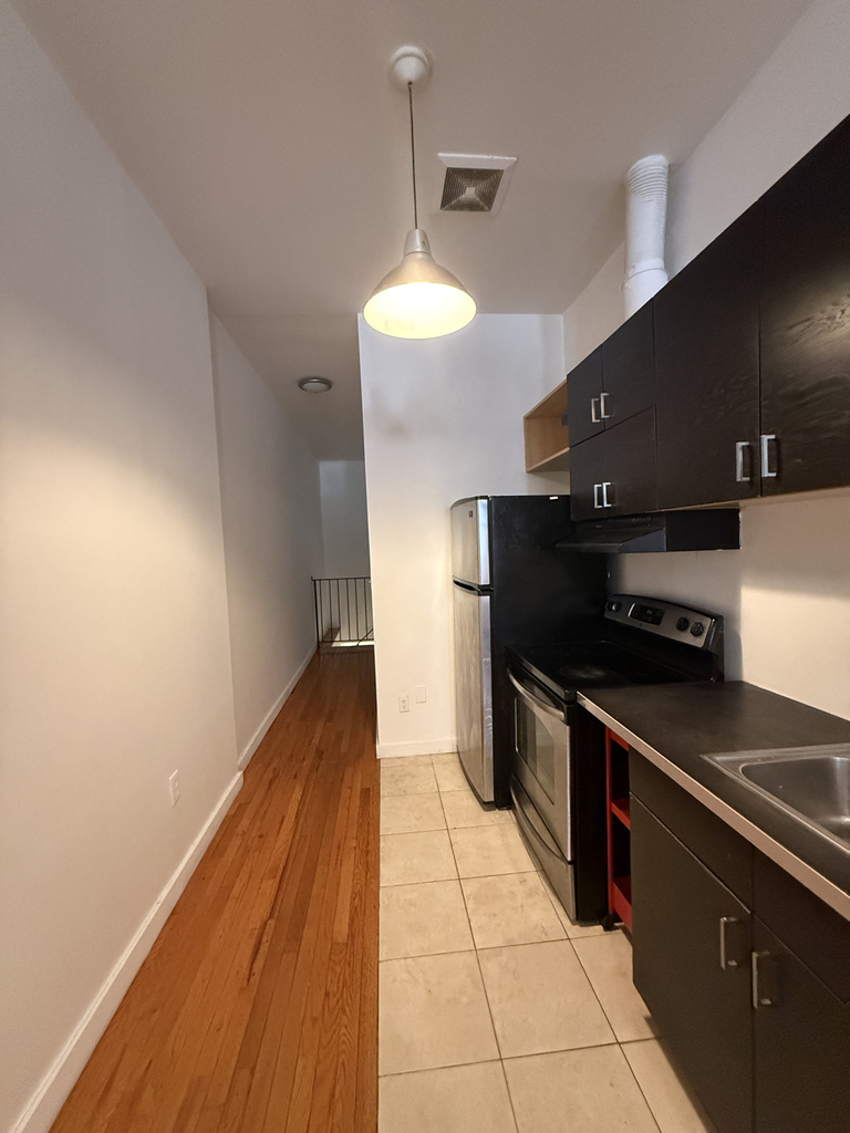 1399 Greene Avenue - Photo 3
