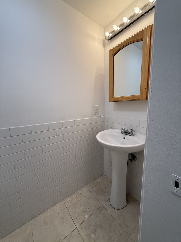 1399 Greene Avenue - Photo 10