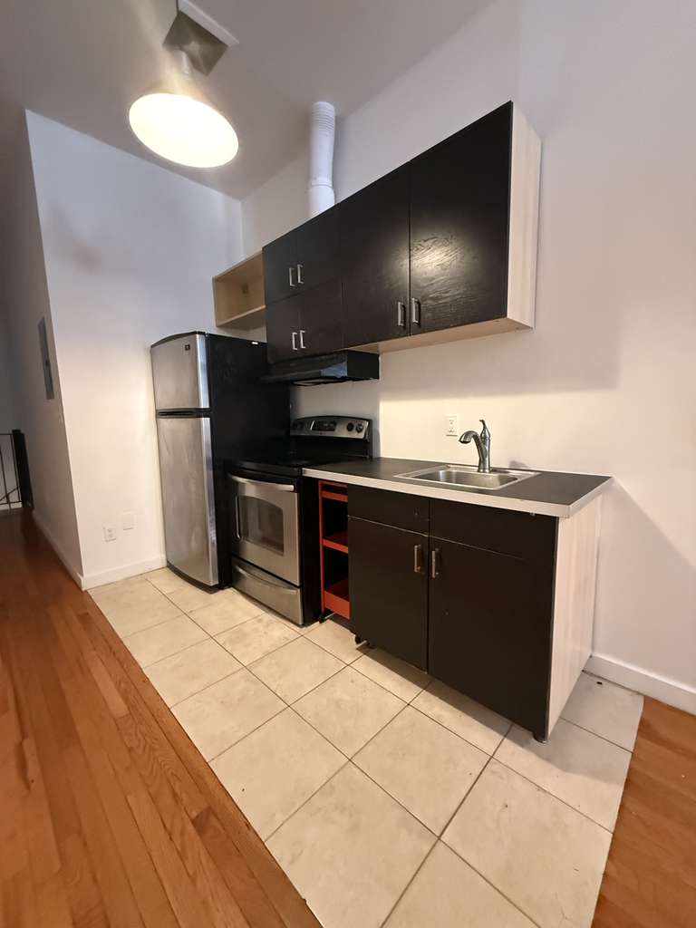 1399 Greene Avenue - Photo 4