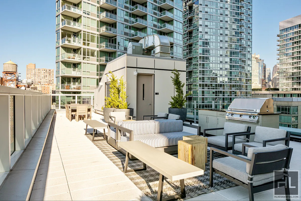 West 36 Street - Photo 7