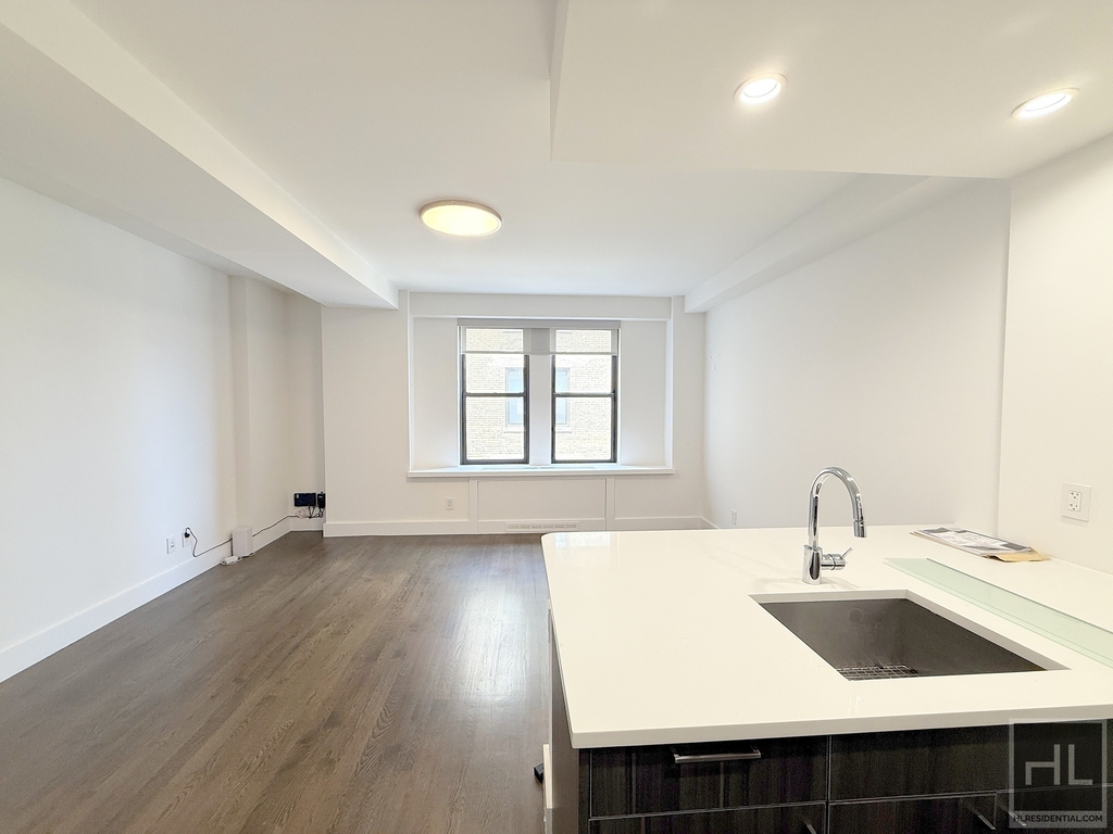West End Avenue - Photo 2